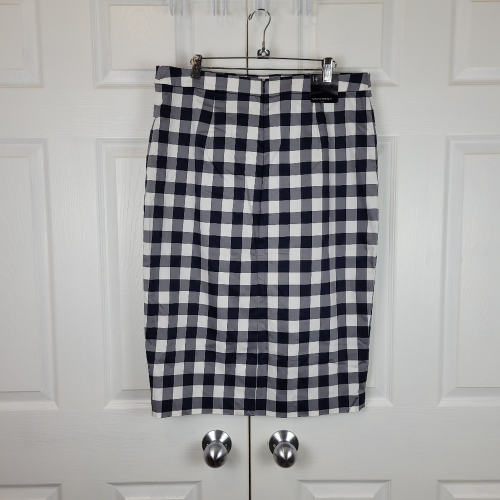 Classic Black and White Checkered Skirt